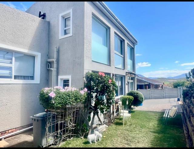 3 BEDROOM HOUSE FOR SALE IN FRAAIUITSIG